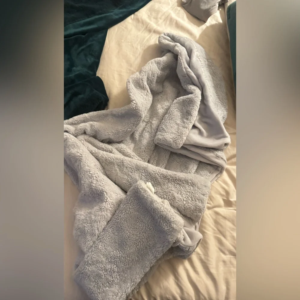 Unhide Soft Gray Blanket